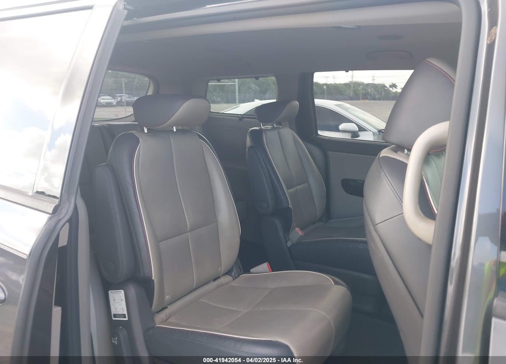2017 KIA SEDONA SX VIN: KNDMC5C11H6269921