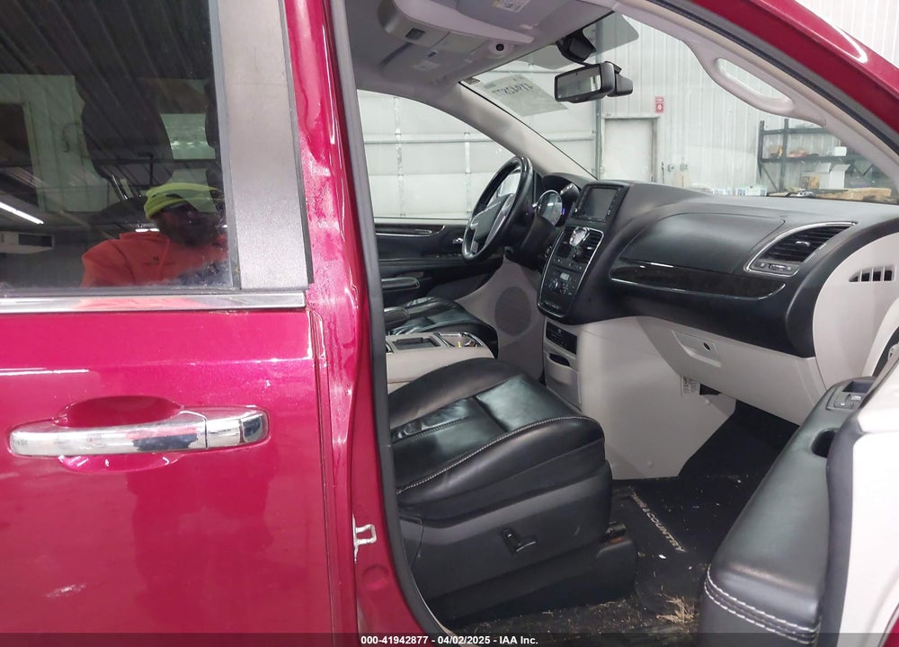 2014 CHRYSLER TOWN & COUNTRY VIN: 2C4RC1GG2ER453993