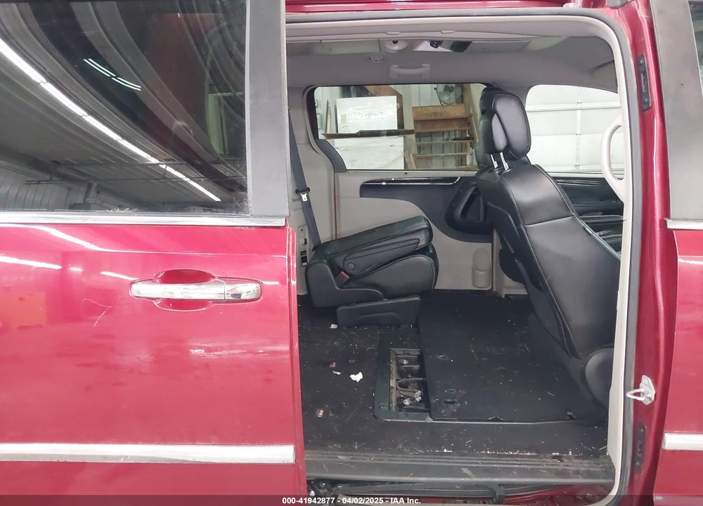 2014 CHRYSLER TOWN & COUNTRY VIN: 2C4RC1GG2ER453993