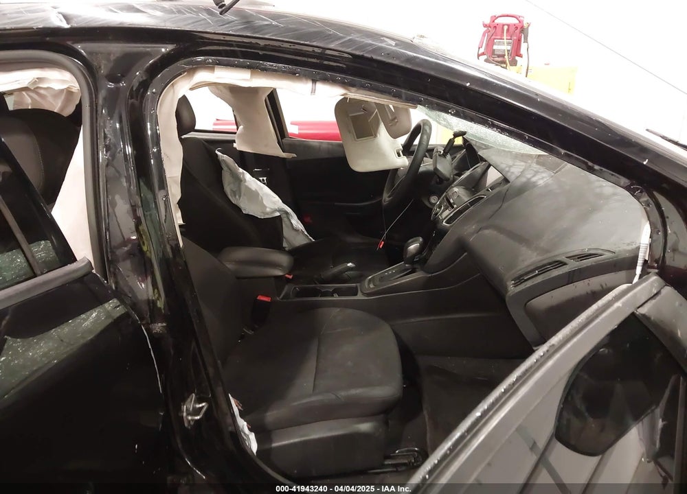 2017 FORD FOCUS SEL VIN: 1FADP3H23HL303827