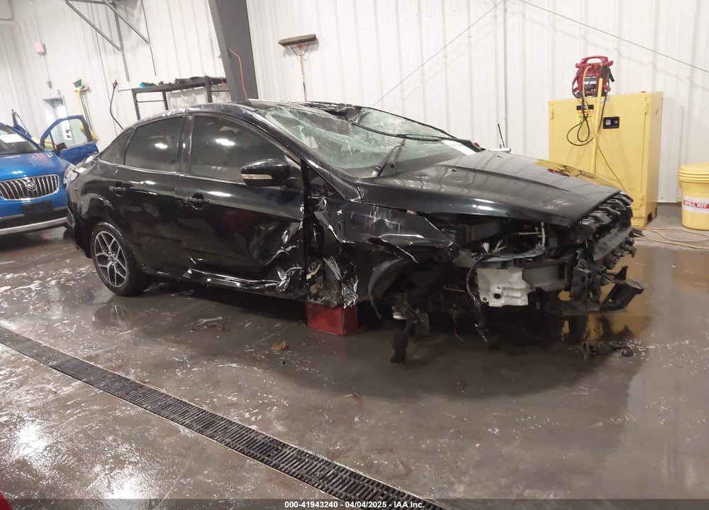 2017 FORD FOCUS SEL VIN: 1FADP3H23HL303827