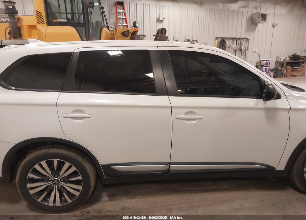 2019 MITSUBISHI OUTLANDER VIN: JA4AD2A34KZ031550