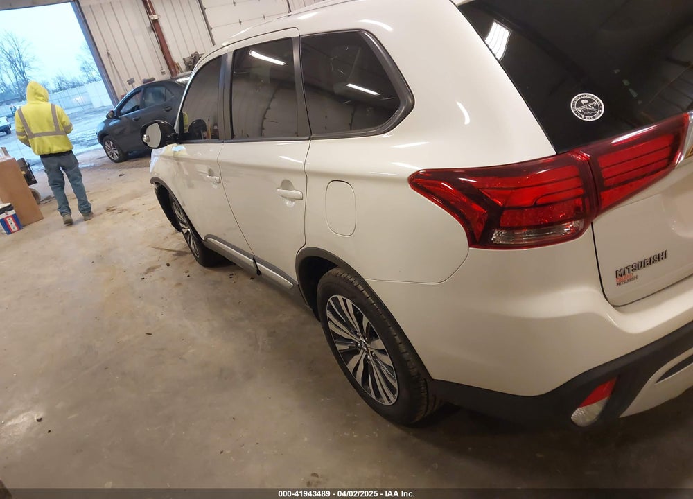 2019 MITSUBISHI OUTLANDER VIN: JA4AD2A34KZ031550