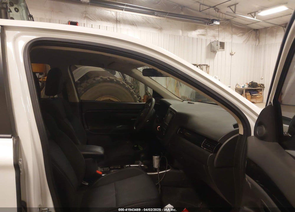 2019 MITSUBISHI OUTLANDER VIN: JA4AD2A34KZ031550
