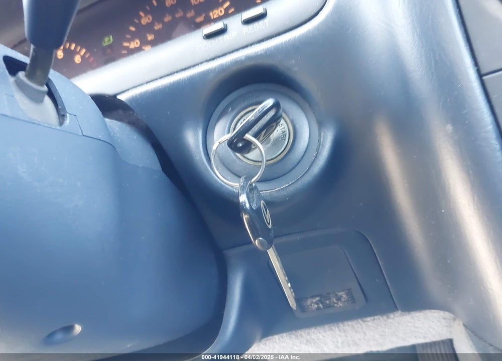 1993 LEXUS ES 300 VIN: JT8VK13T8P0186097