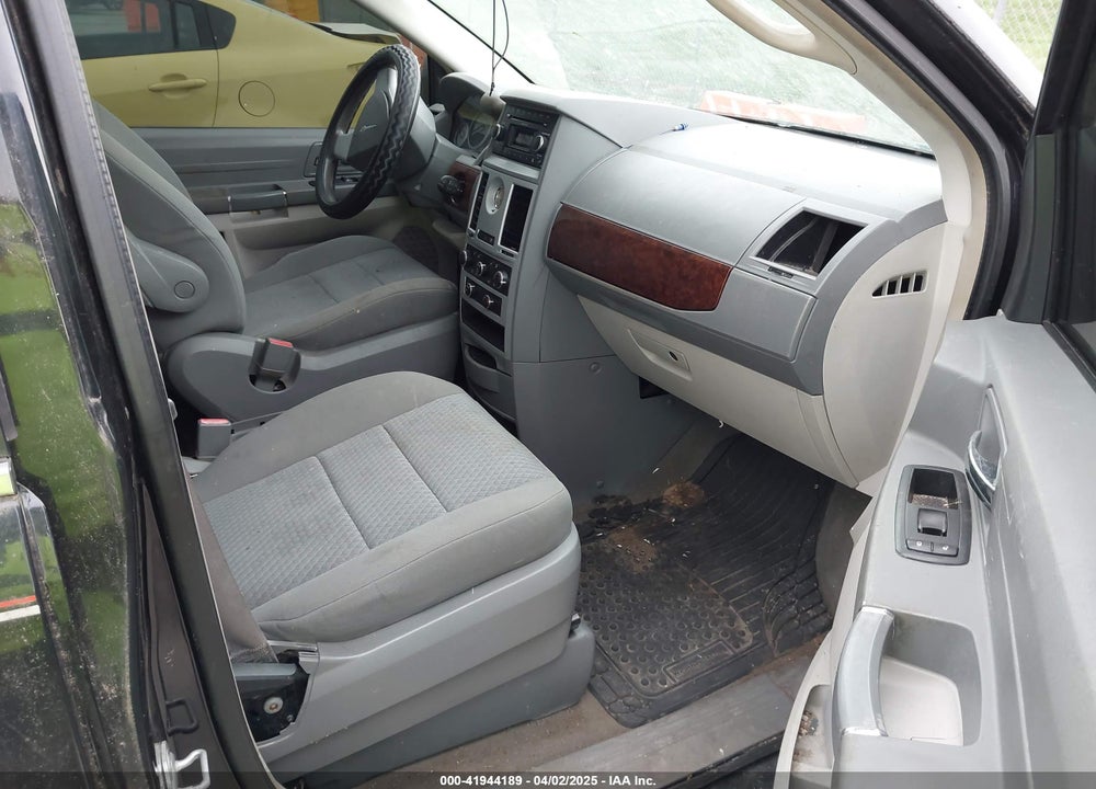 2010 CHRYSLER TOWN & COUNTRY LX VIN: 2A4RR4DE2AR120670