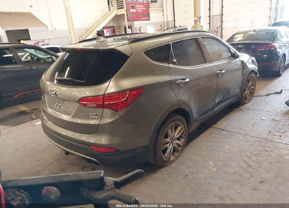 2014 HYUNDAI SANTA FE VIN: 5XYZWDLA0EG141153