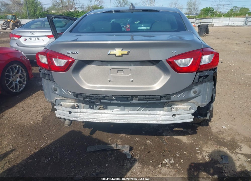 2018 CHEVROLET CRUZE VIN: 1G1BE5SM8J7191384