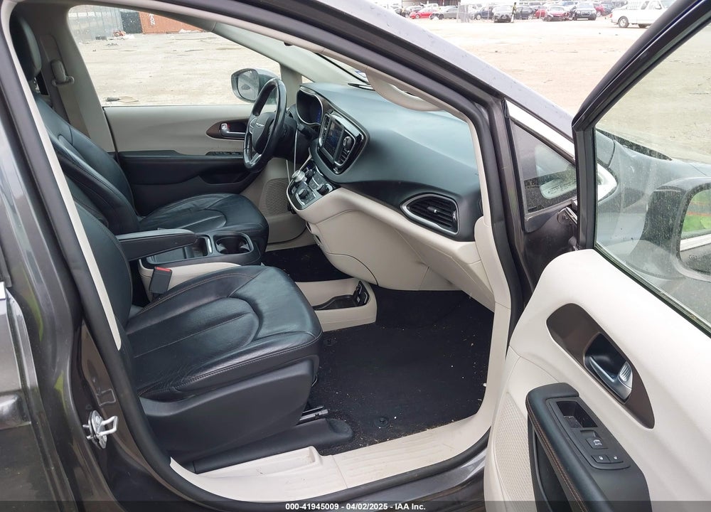 2019 CHRYSLER PACIFICA TOURING L VIN: 2C4RC1BGXKR526286