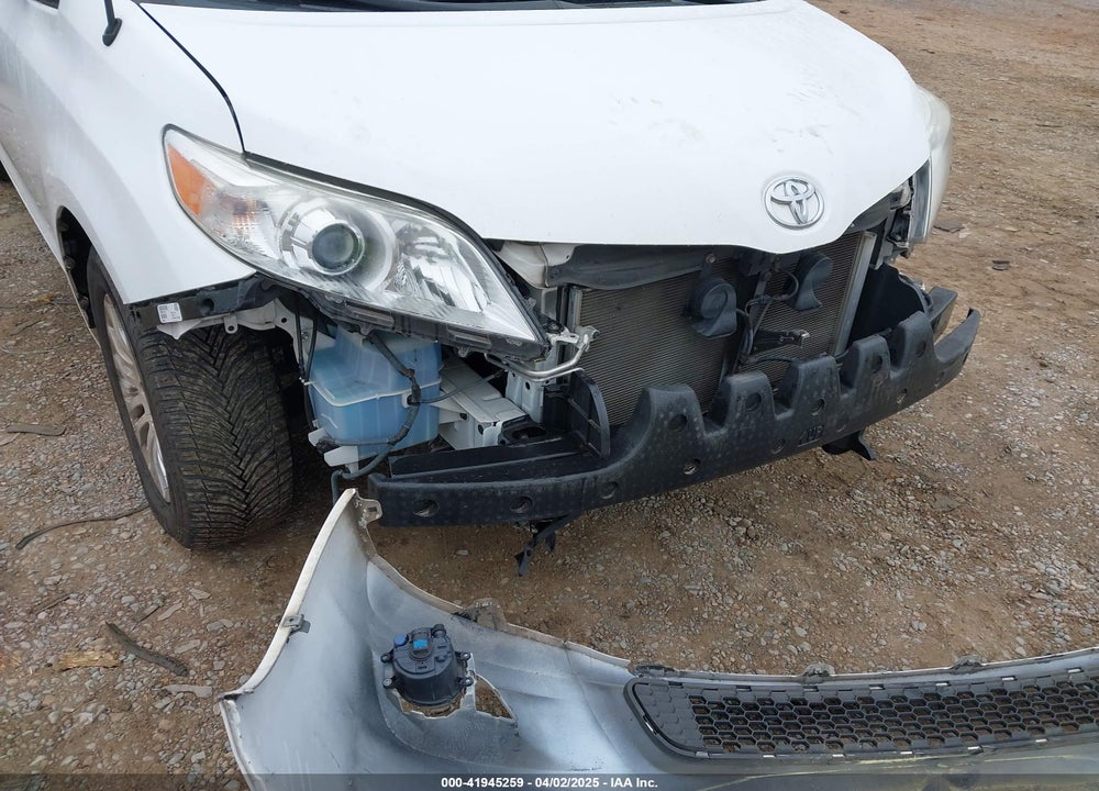 2013 TOYOTA SIENNA VIN: 5TDYK3DC3DS384510