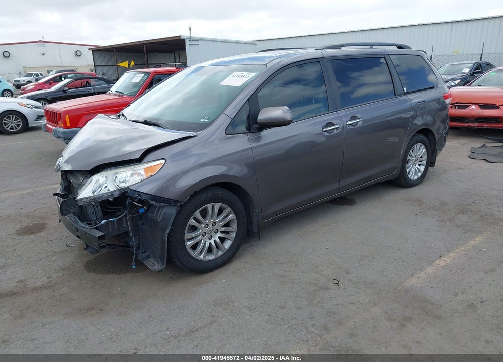 2014 TOYOTA SIENNA XLE V6 8 PASSENGER VIN: 5TDYK3DC7ES517206