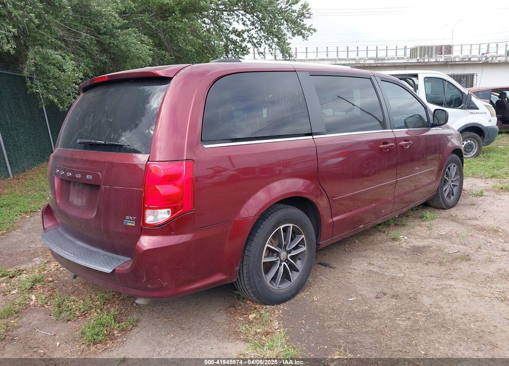 2017 DODGE GRAND CARAVAN VIN: 2C4RDGCG5HR557436