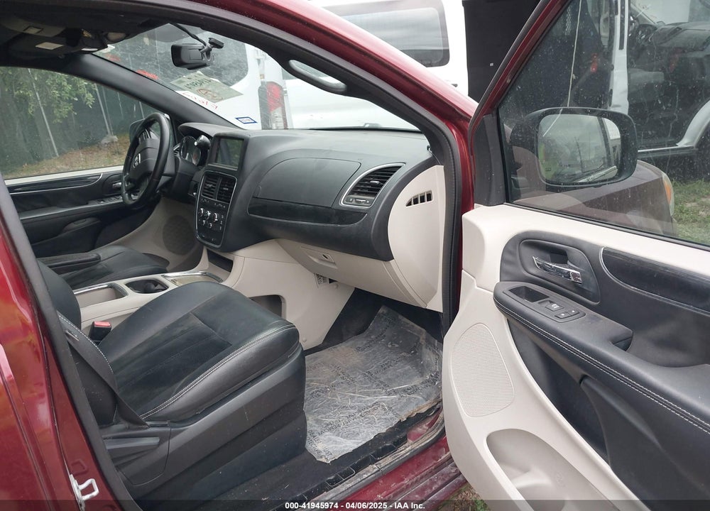 2017 DODGE GRAND CARAVAN VIN: 2C4RDGCG5HR557436