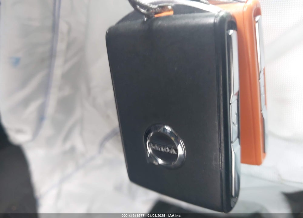 2023 VOLVO XC40 VIN: YV4L12UWXP2009398