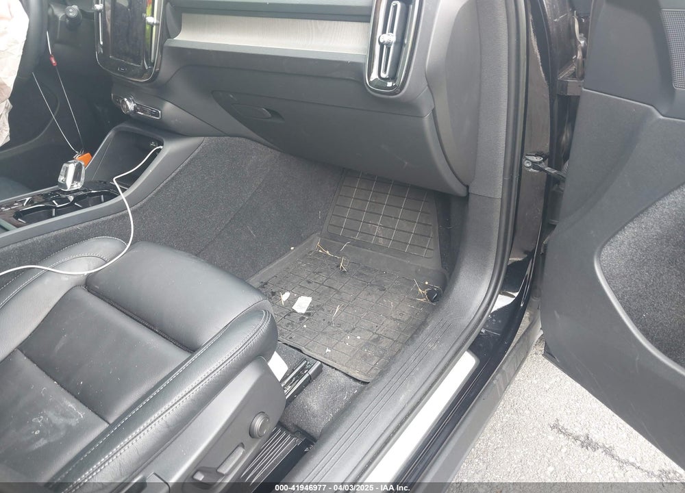2023 VOLVO XC40 VIN: YV4L12UWXP2009398