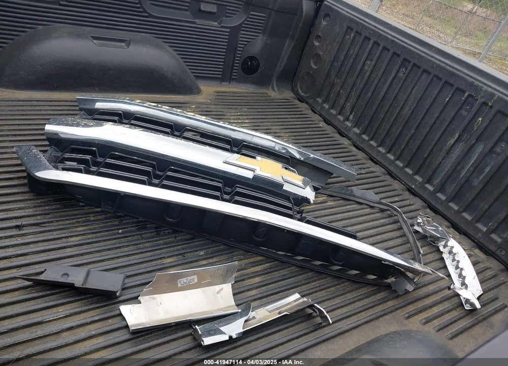 2017 CHEVROLET SILVERADO VIN: 3GCUKREH1HG120881