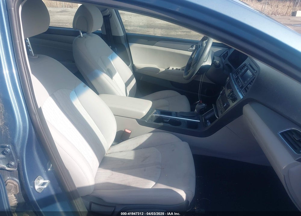 2016 HYUNDAI SONATA HYBRID VIN: KMHE24L13GA037586