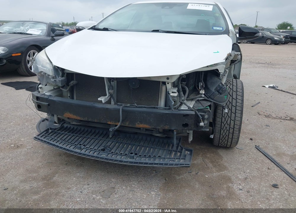 2018 TOYOTA COROLLA VIN: 5YFBURHEXJP761899