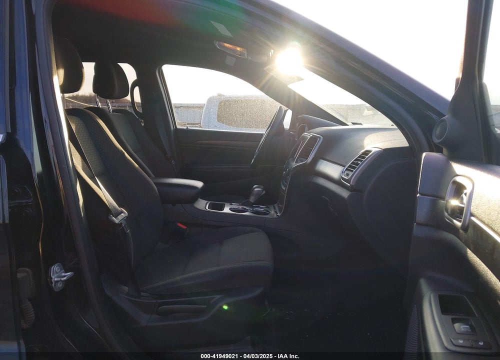 2018 JEEP GRAND CHEROKEE VIN: 1C4RJFAG0JC305842