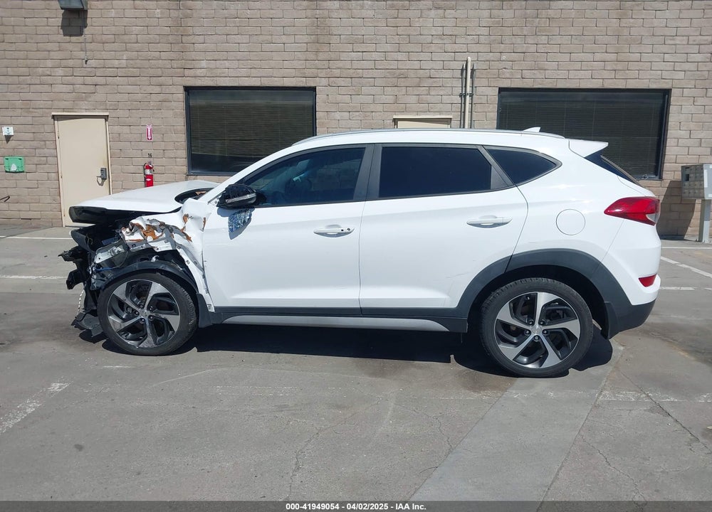2018 HYUNDAI TUCSON VIN: KM8J33AL3JU802103