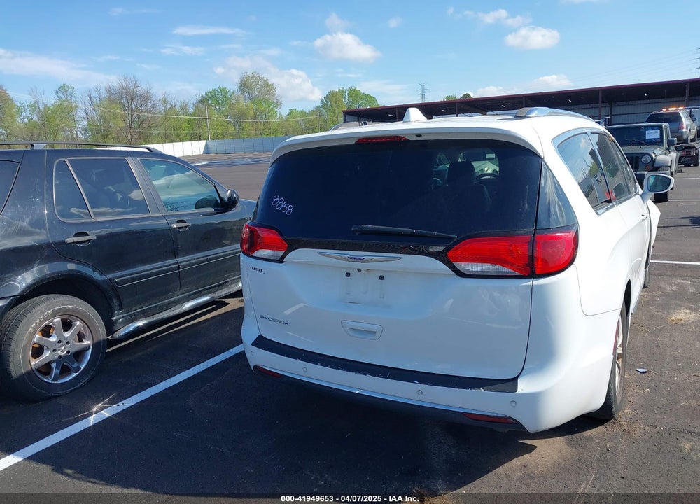 2018 CHRYSLER PACIFICA TOURING L VIN: 2C4RC1BG8JR269594