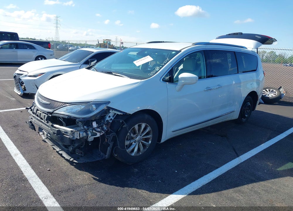 2018 CHRYSLER PACIFICA TOURING L VIN: 2C4RC1BG8JR269594