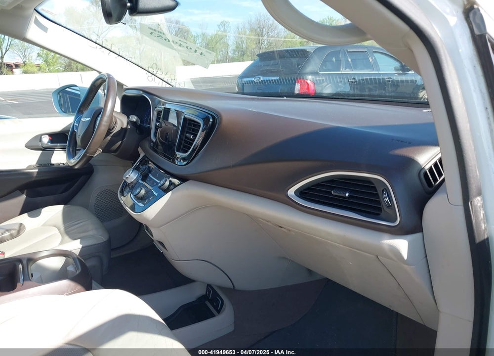 2018 CHRYSLER PACIFICA TOURING L VIN: 2C4RC1BG8JR269594