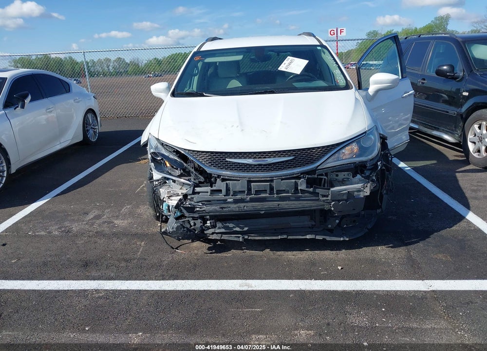 2018 CHRYSLER PACIFICA TOURING L VIN: 2C4RC1BG8JR269594