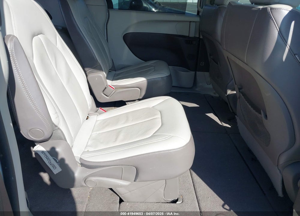 2018 CHRYSLER PACIFICA TOURING L VIN: 2C4RC1BG8JR269594