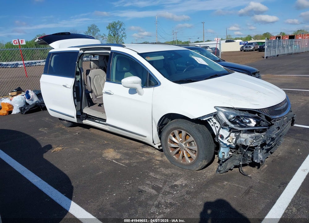 2018 CHRYSLER PACIFICA TOURING L VIN: 2C4RC1BG8JR269594