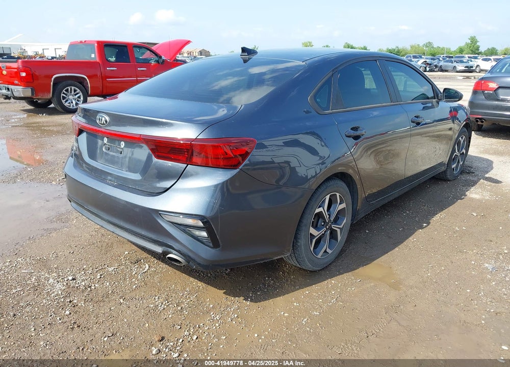 2021 KIA FORTE VIN: 3KPF24AD5ME305486