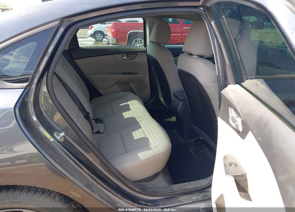 2021 KIA FORTE VIN: 3KPF24AD5ME305486