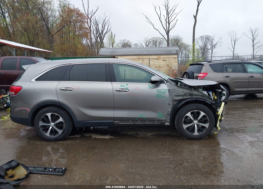 2017 KIA SORENTO VIN: 5XYPHDA53HG324946