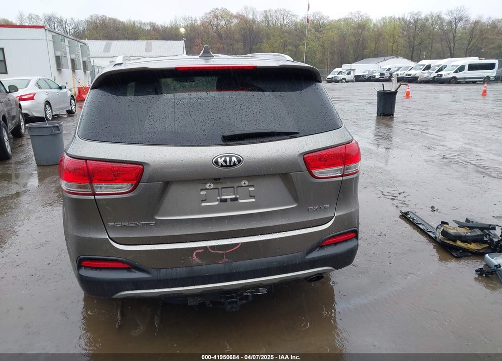 2017 KIA SORENTO VIN: 5XYPHDA53HG324946