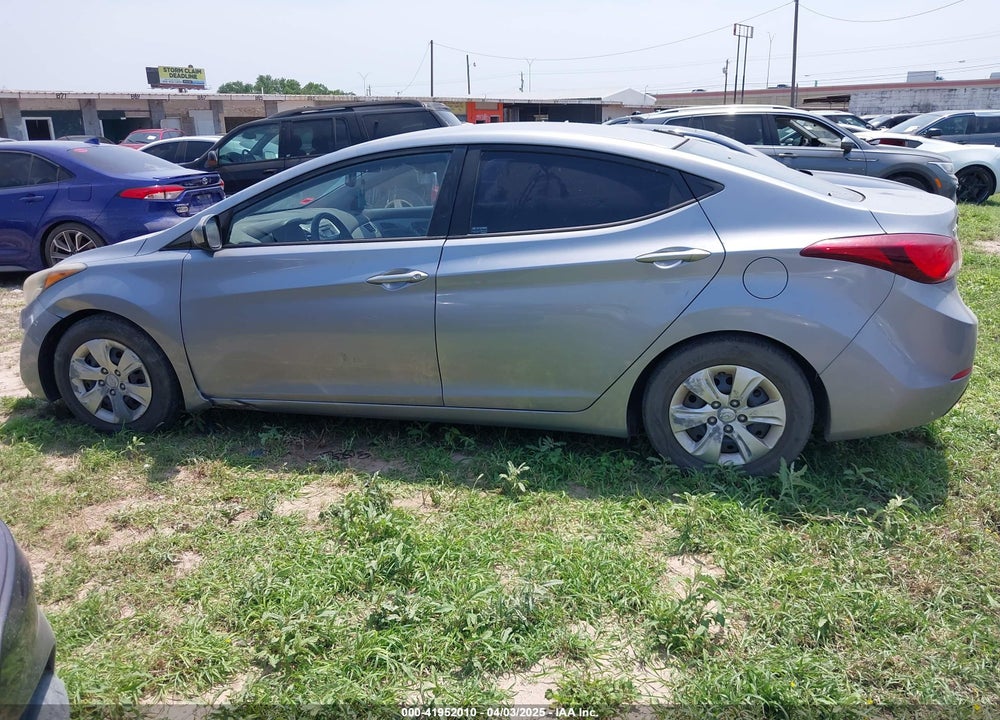 2016 HYUNDAI ELANTRA VIN: 5NPDH4AE9GH758184
