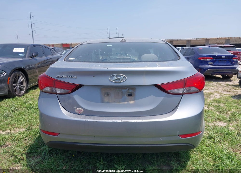 2016 HYUNDAI ELANTRA VIN: 5NPDH4AE9GH758184