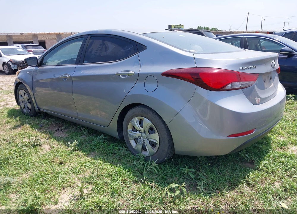 2016 HYUNDAI ELANTRA VIN: 5NPDH4AE9GH758184