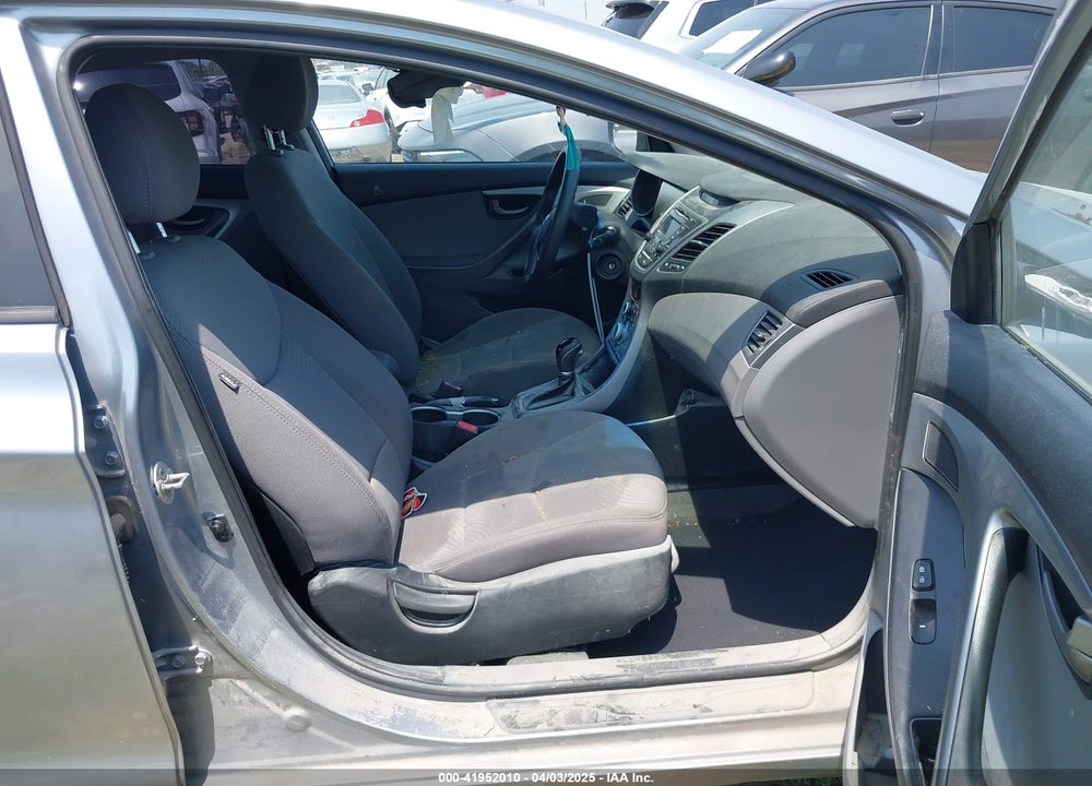 2016 HYUNDAI ELANTRA VIN: 5NPDH4AE9GH758184