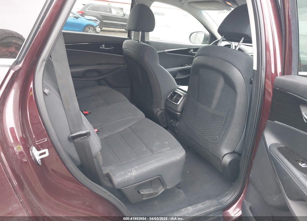 2019 KIA SORENTO 3.3L LX VIN: 5XYPGDA59KG488583