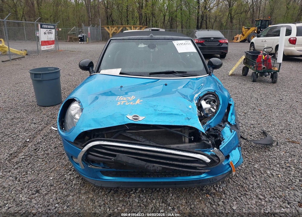 2016 MINI CONVERTIBLE COOPER VIN: WMWWG5C52G3A81084