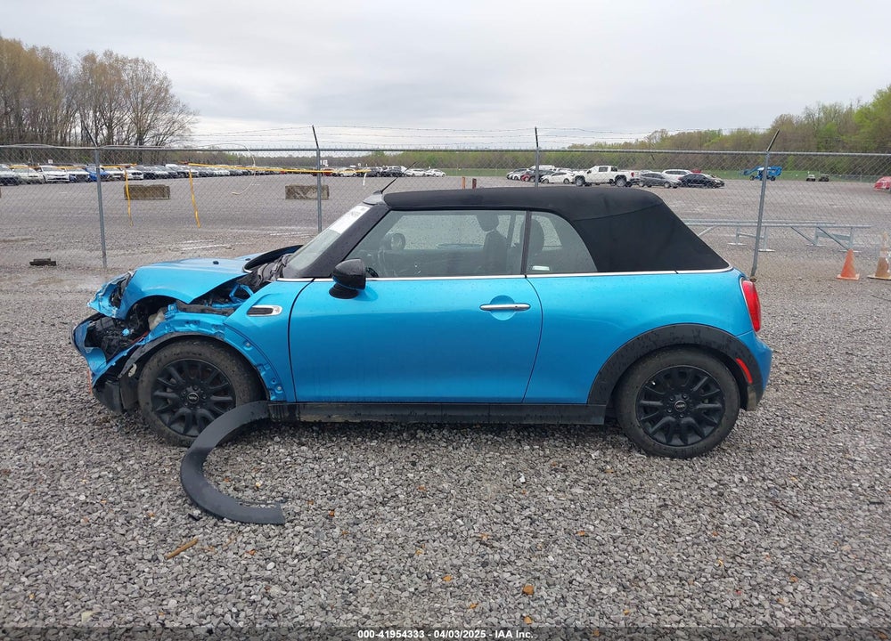 2016 MINI CONVERTIBLE COOPER VIN: WMWWG5C52G3A81084
