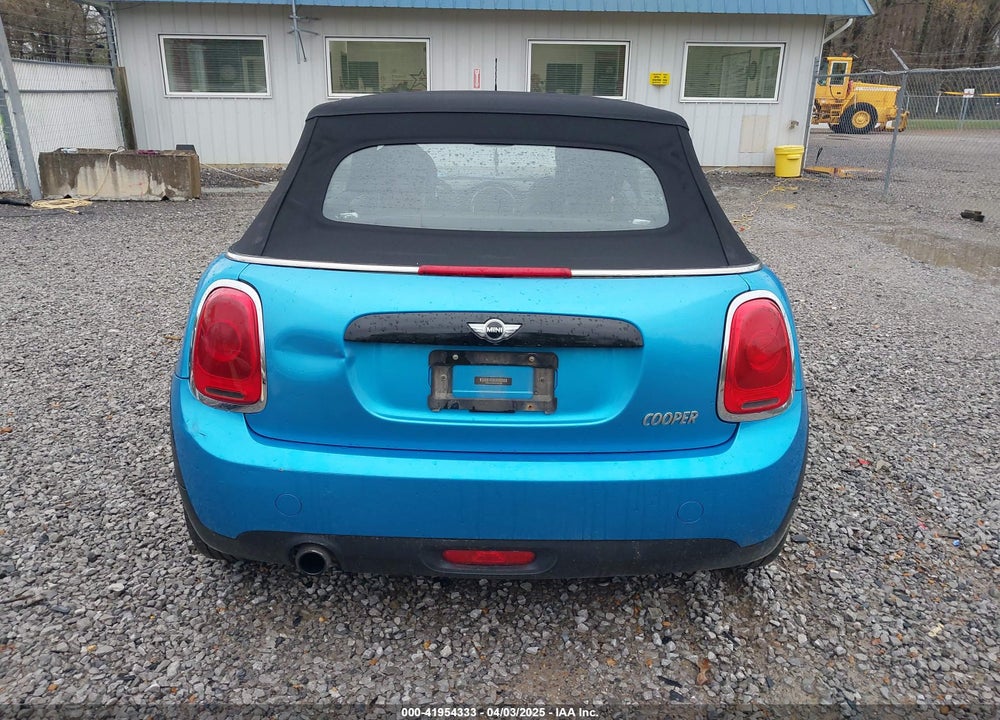 2016 MINI CONVERTIBLE COOPER VIN: WMWWG5C52G3A81084