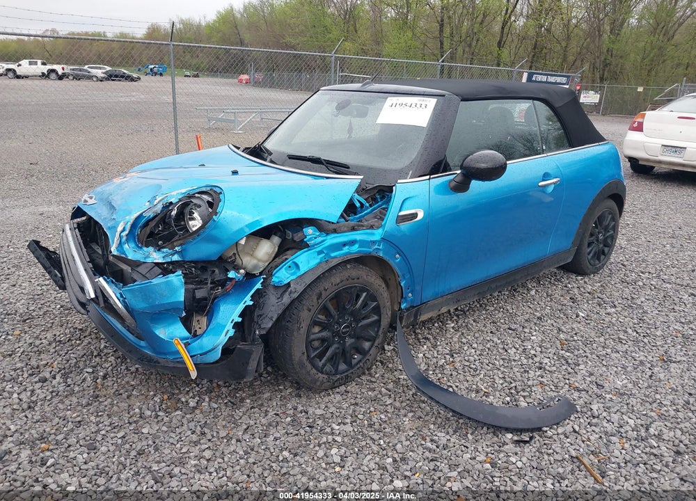 2016 MINI CONVERTIBLE COOPER VIN: WMWWG5C52G3A81084