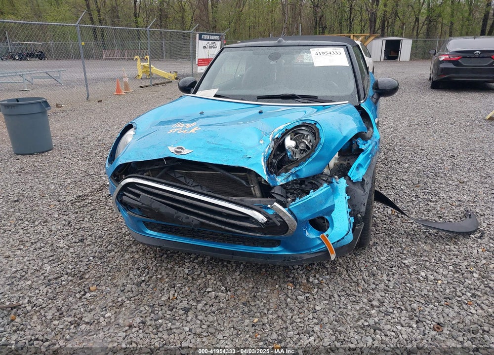2016 MINI CONVERTIBLE COOPER VIN: WMWWG5C52G3A81084