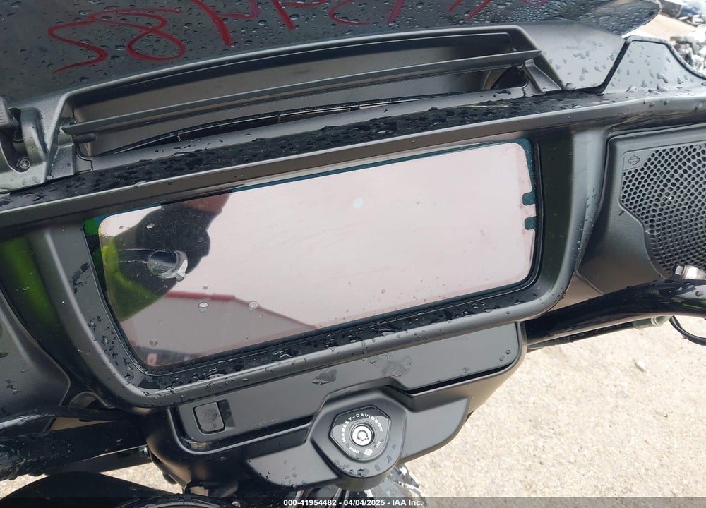 2024 HARLEY-DAVIDSON FLHX VIN: 1HD1KB713RB637683