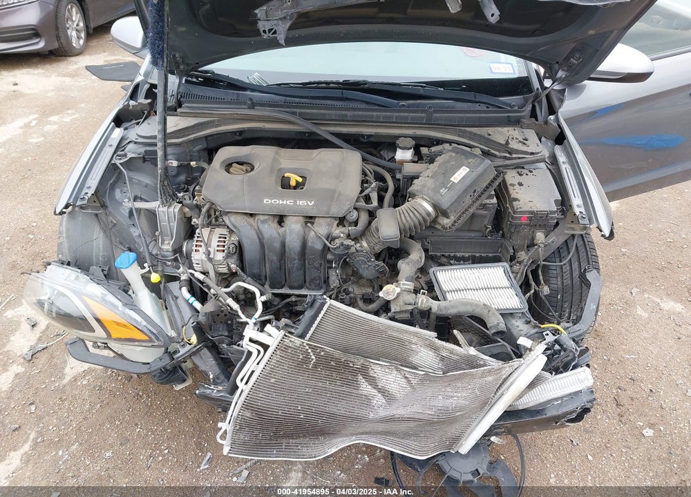 2017 HYUNDAI ELANTRA VIN: KMHD84LFXHU385133