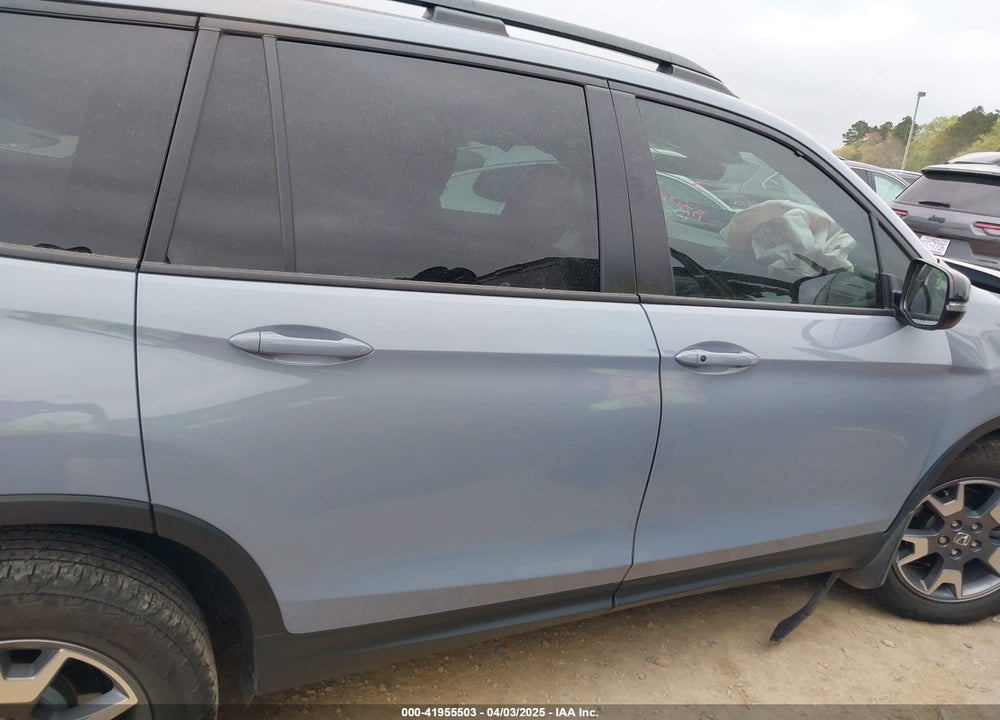 2023 HONDA PASSPORT VIN: 5FNYF8H66PB032309