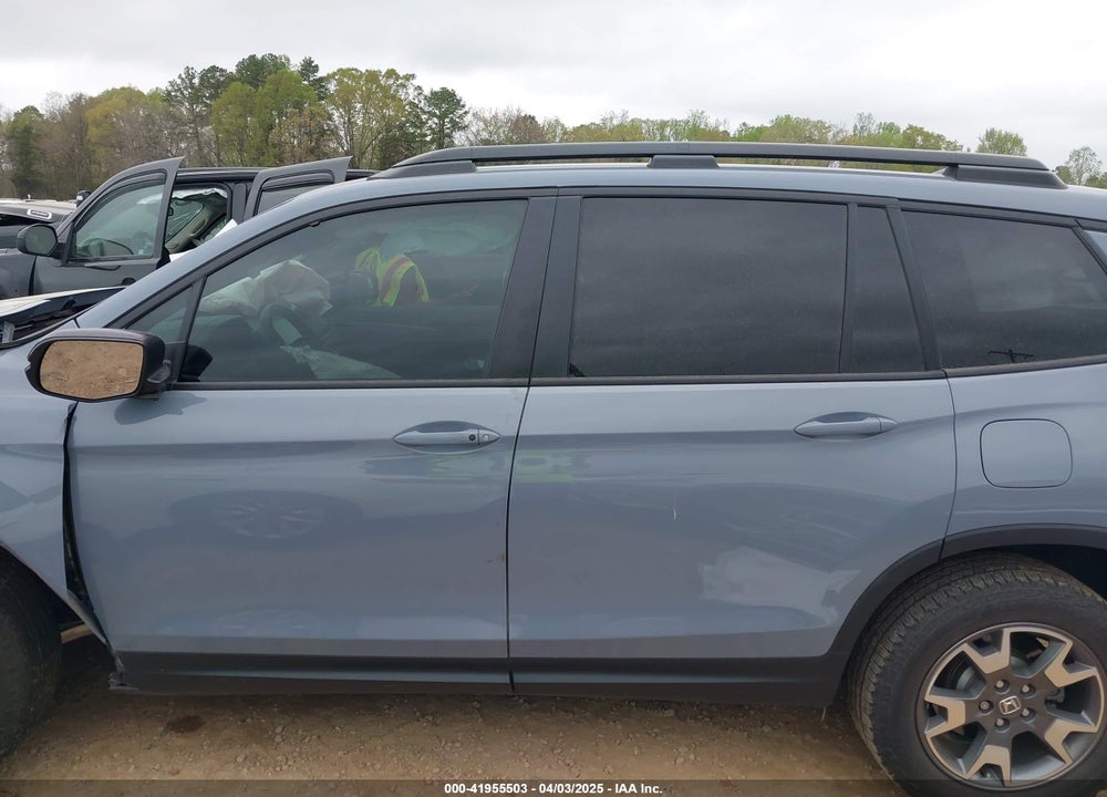 2023 HONDA PASSPORT VIN: 5FNYF8H66PB032309