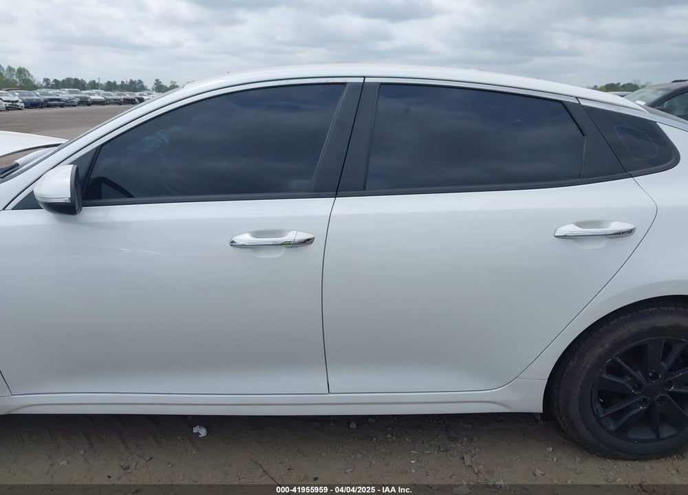 2018 KIA OPTIMA VIN: KNAGT4L37J5206064