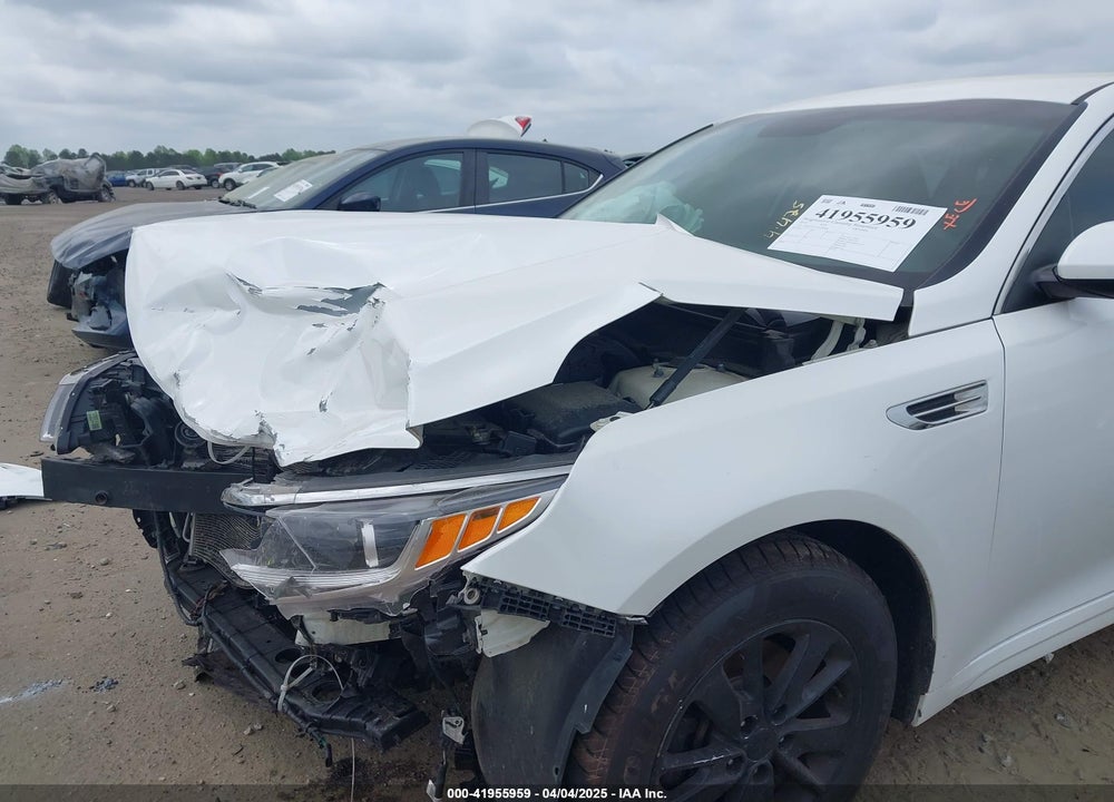 2018 KIA OPTIMA VIN: KNAGT4L37J5206064